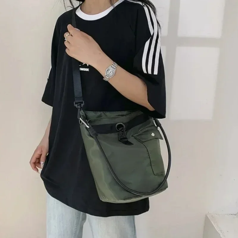 Новые лаконичные нейлоновые универсальные женские сумки на плечо молнии 2024