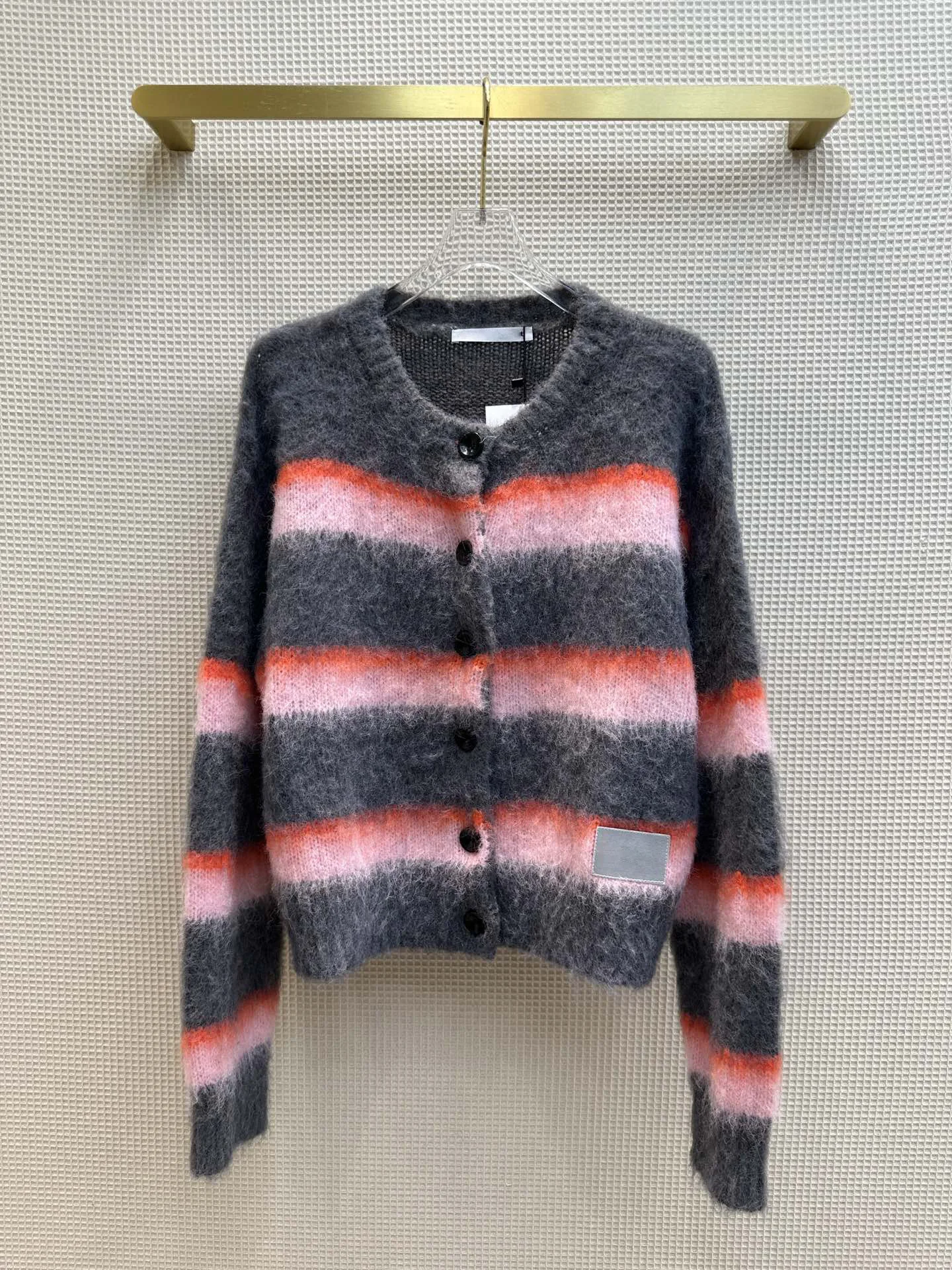

2023The new mohair striped knit cardigan has an age-reducing, girly look