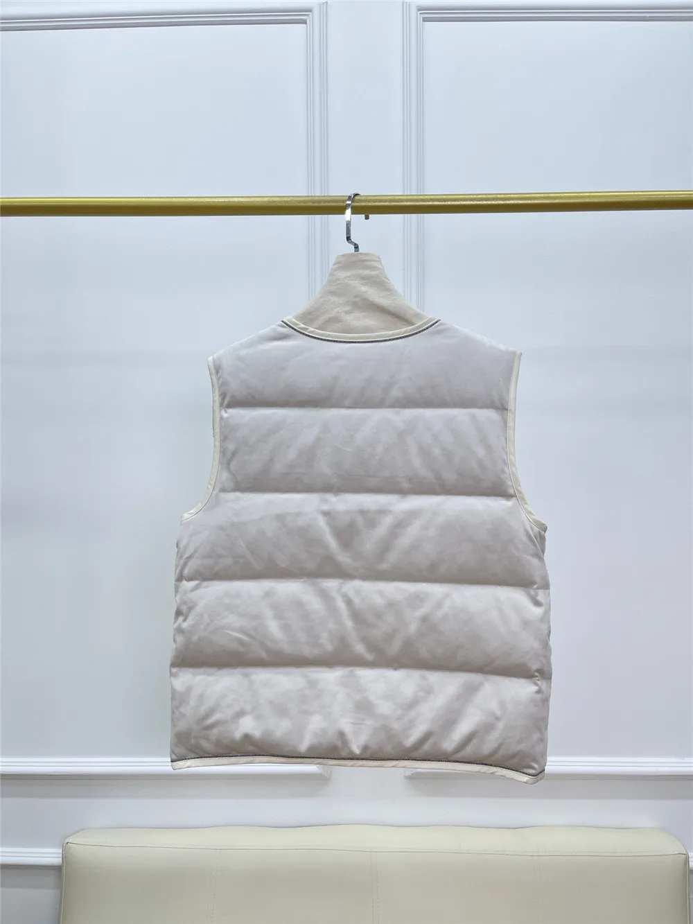 Зимний пуховый жилет женская однобортная куртка без рукавов с круглым вырезом и