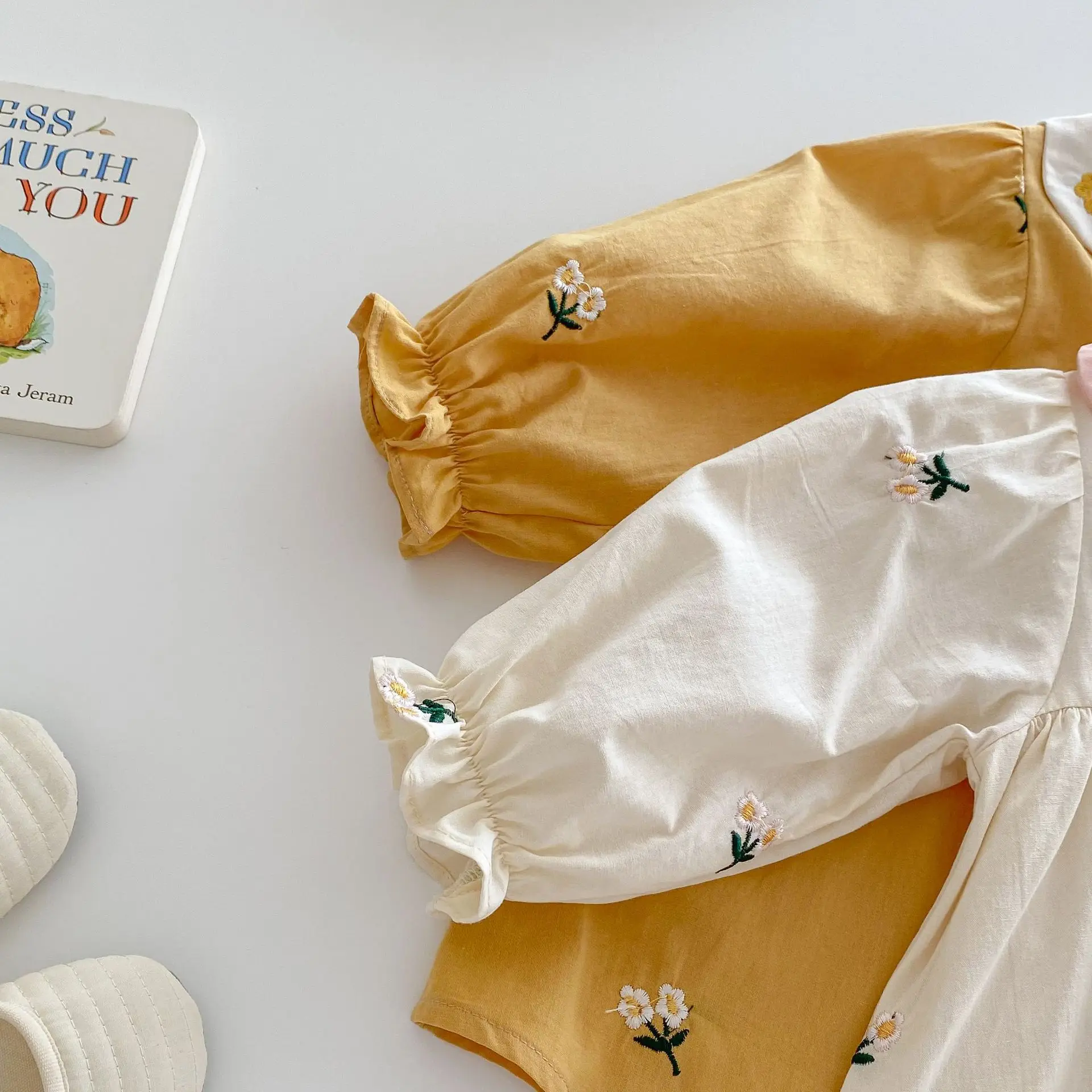 Фото Платье принцессы с цветочной вышивкой, с воротником-куклой №4