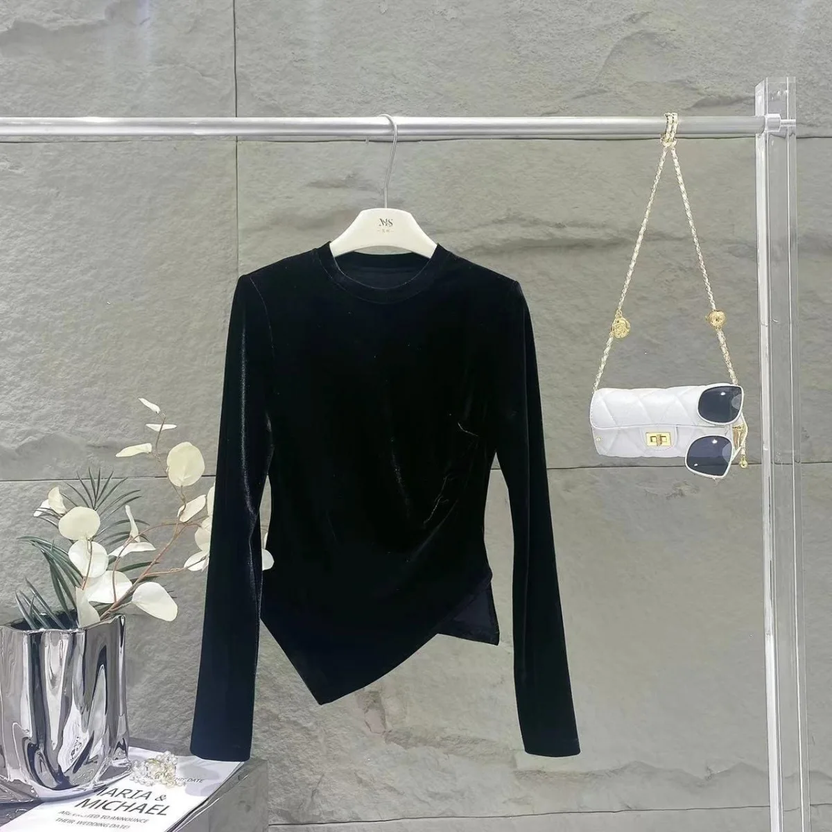 Женская приталенная рубашка с длинным рукавом круглым вырезом