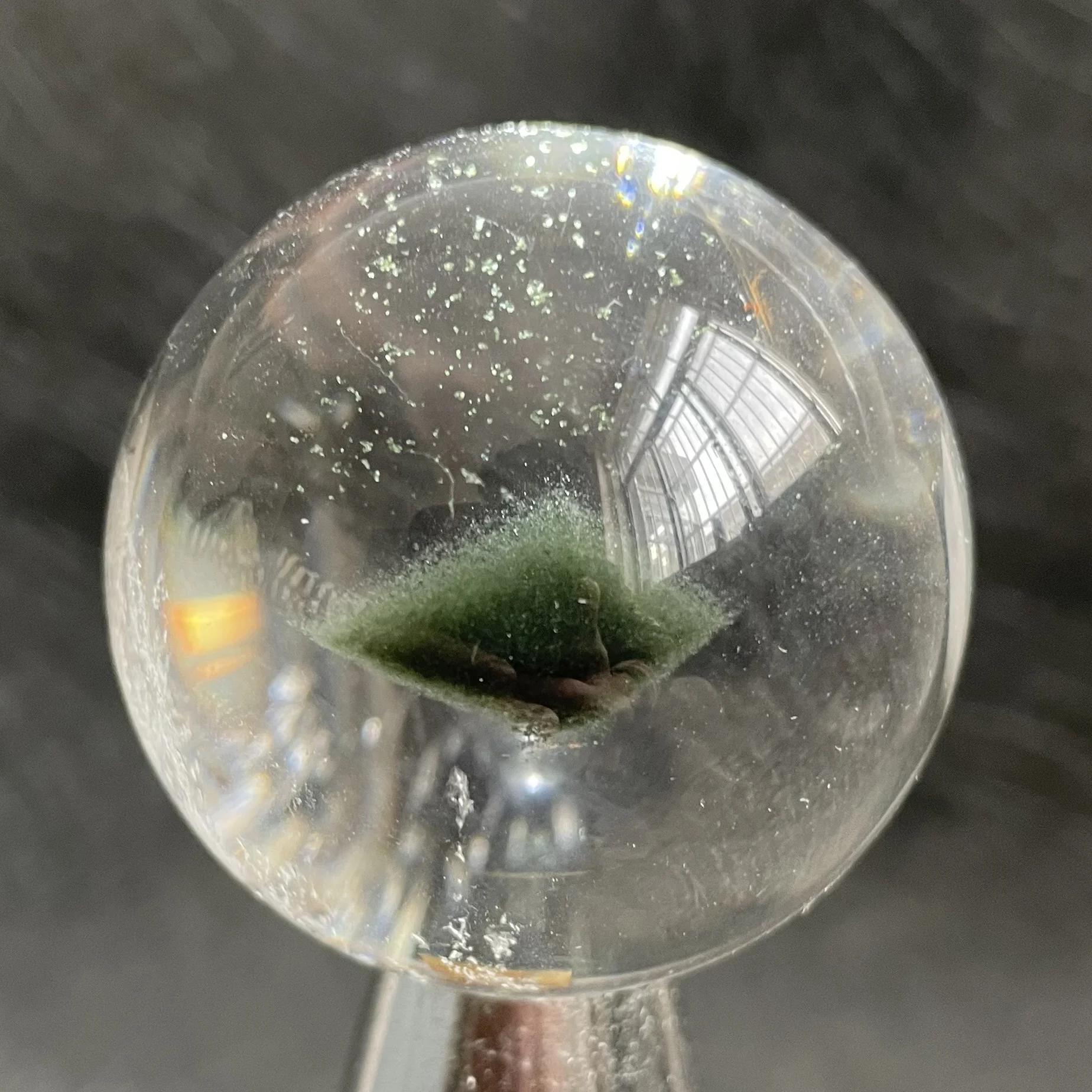 

146 г натуральный прозрачный кварцевый шар, полированная зеленая искусственная Сфера, украшение, восстанавливающее Исцеление Рейки