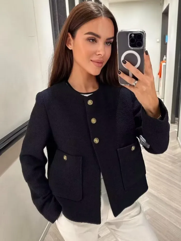 Женская короткая куртка с круглым вырезом однотонная офисная металлическими