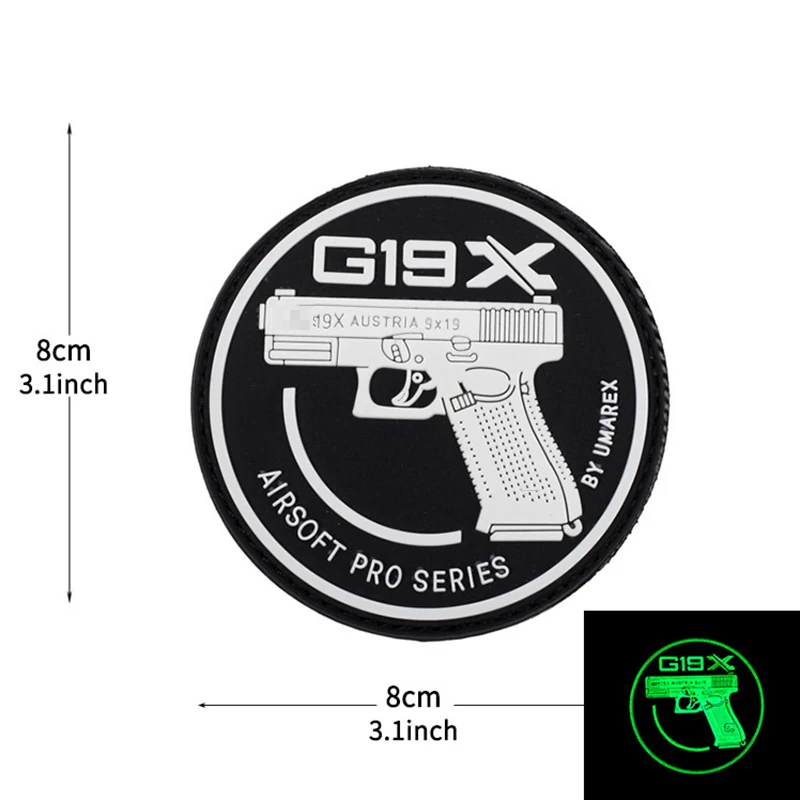 Пластиковый значок с логотипом черепа