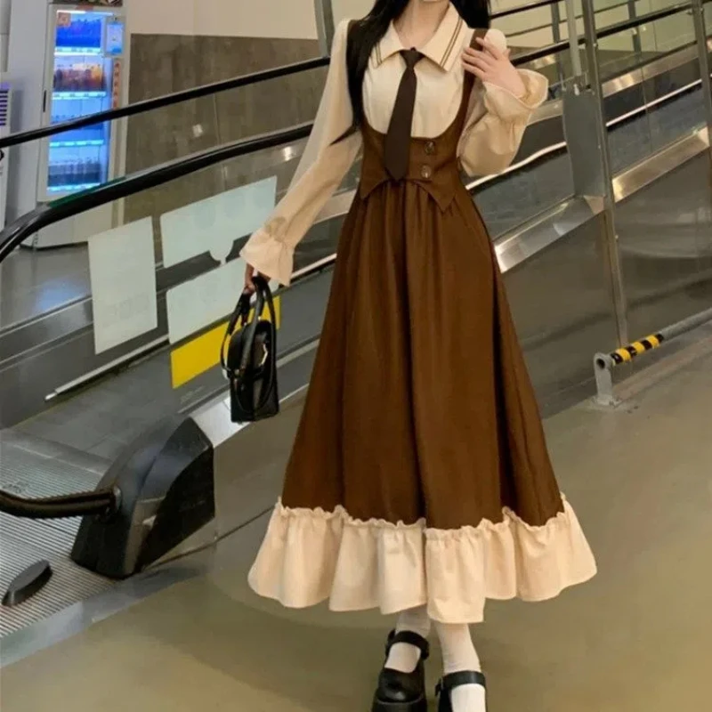 Женское платье из двух частей облегающее и приталенное