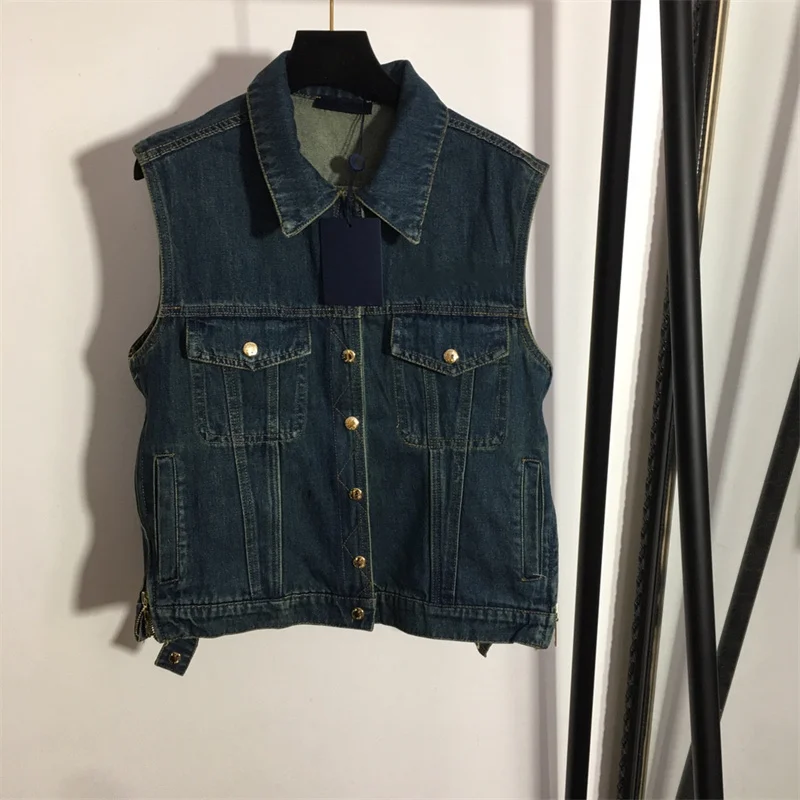 

Women Sleeveless Turn-down Collar Blue Denim Vest Vintage Fashion Streetwear Casual Style with Metal Buttons 2022 Spring/Summer