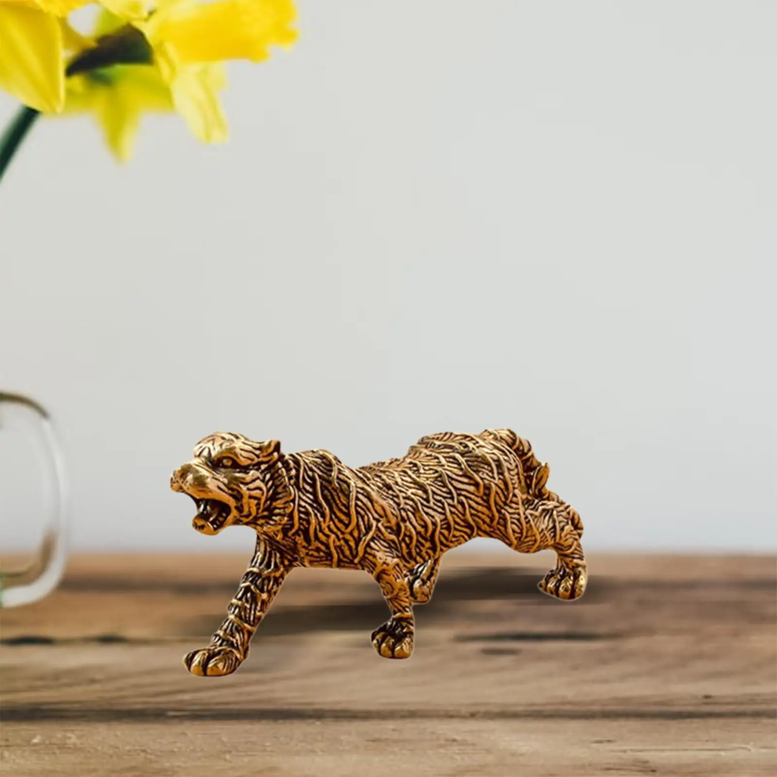 

Copper Tiger Ornament Statue Lifelike 9.3cmx4cm Collectible Vintage Tiger Statue for Office Car Study Room Dining Room Bookshelf