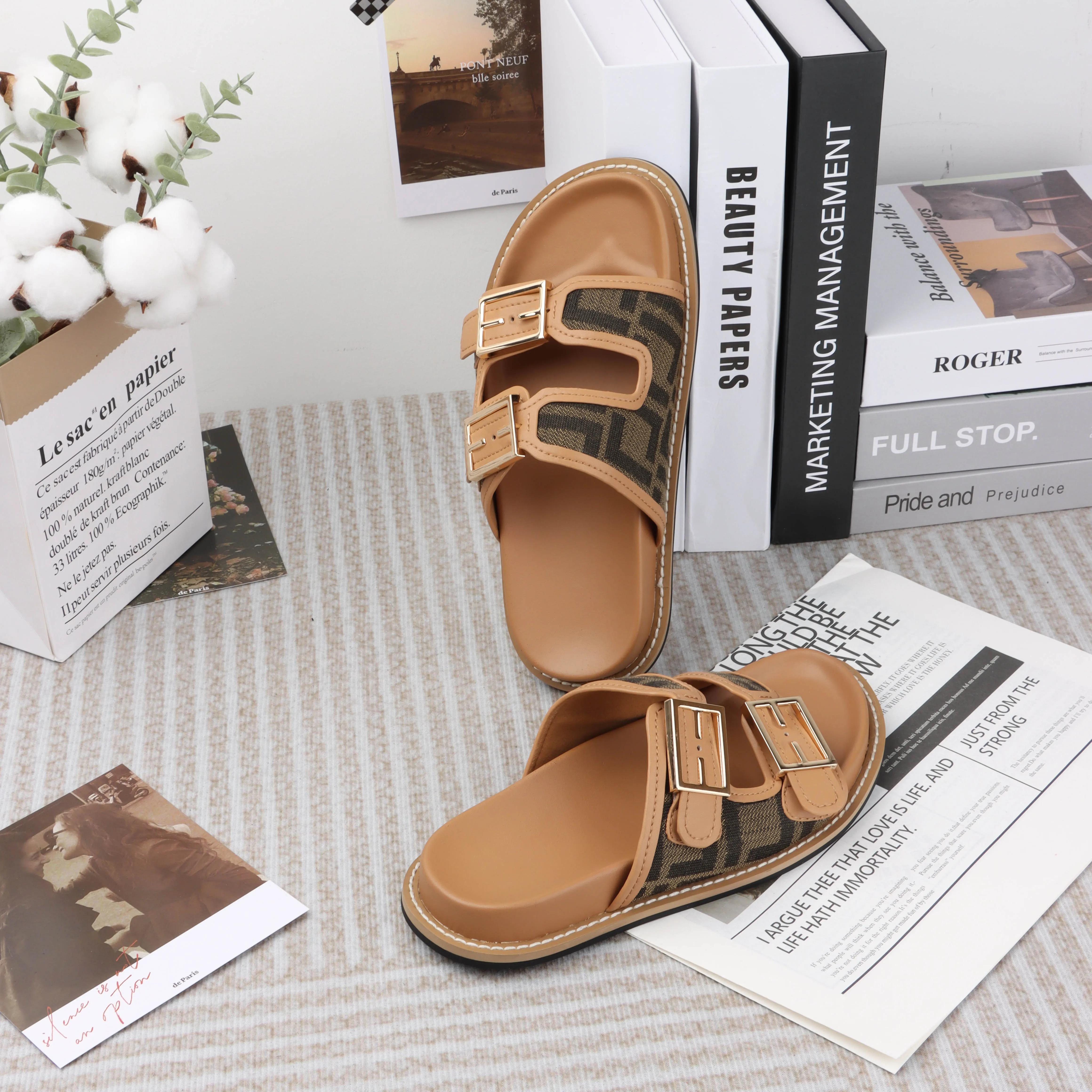 

Luxury for Men 2023 Sandals Brand high Quality Classic Comfortable Brown Leather and Fabric Feel Designer Slippers Women Shoes