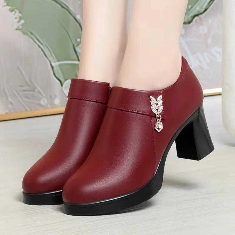 Элегантные модные туфли из мягкой кожи с глубоким вырезом 7 см женские