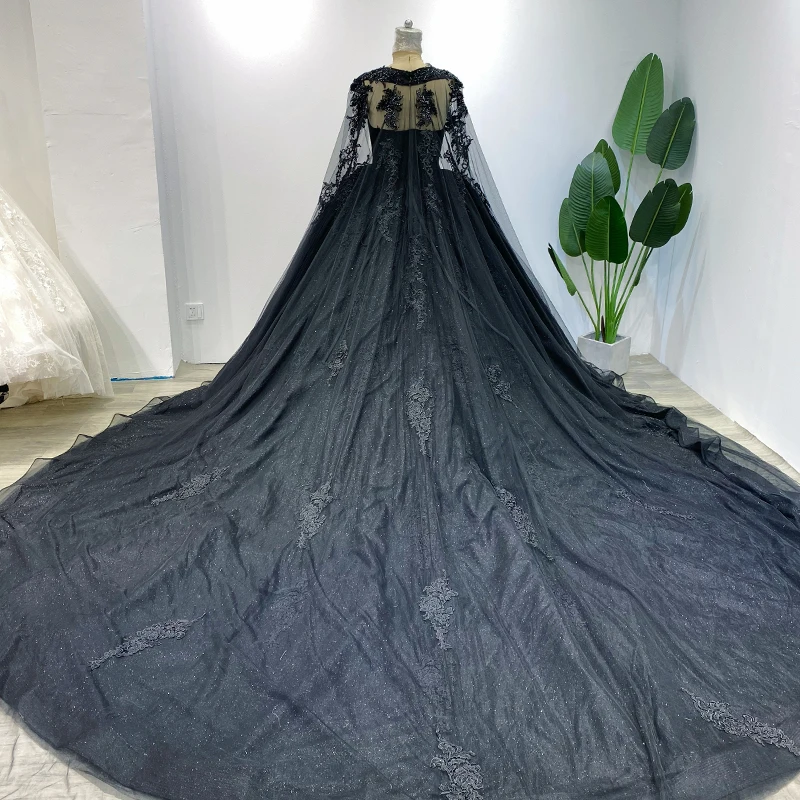 Рисунок 4 - Женское классическое бальное платье с аппликацией