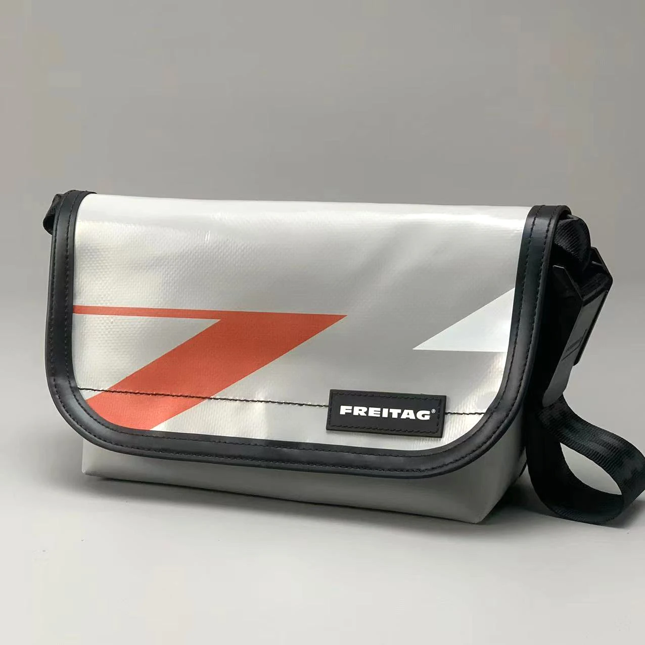 FREITAG F41 HAWAII FIVE-O Messenger Bag Single Shoulder Bag Crossbody Bag Swiss Cycling Eco-Friendly Bag