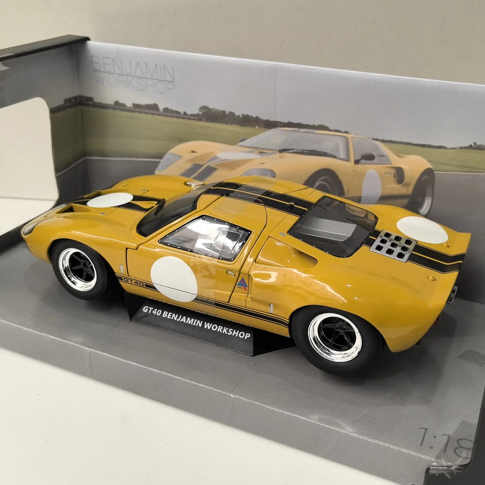 Фото Модель автомобиля FORD GT40 Racing U1 из литого металла, масштаб 1/18, SOLIDO №4