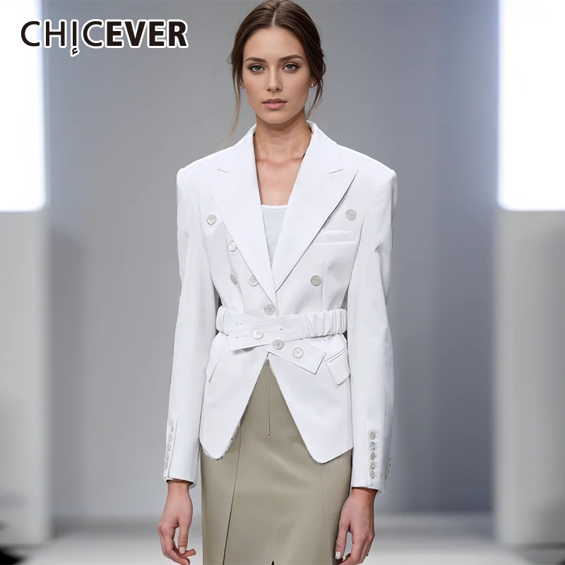 Женский блейзер на пуговицах с отложным воротником и длинным рукавом