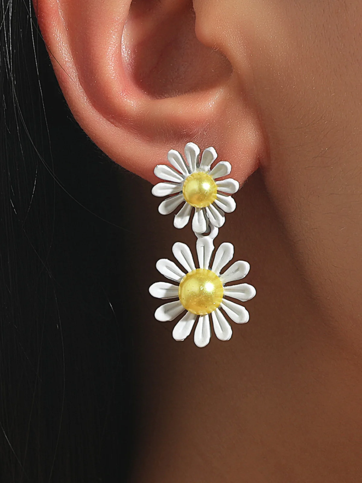 

2023Fresh Little Daisy Earrings New Temperament Simple Flowers Stud Earrings Net Celebrity Girl Sen Earrings Women1$free Postage
