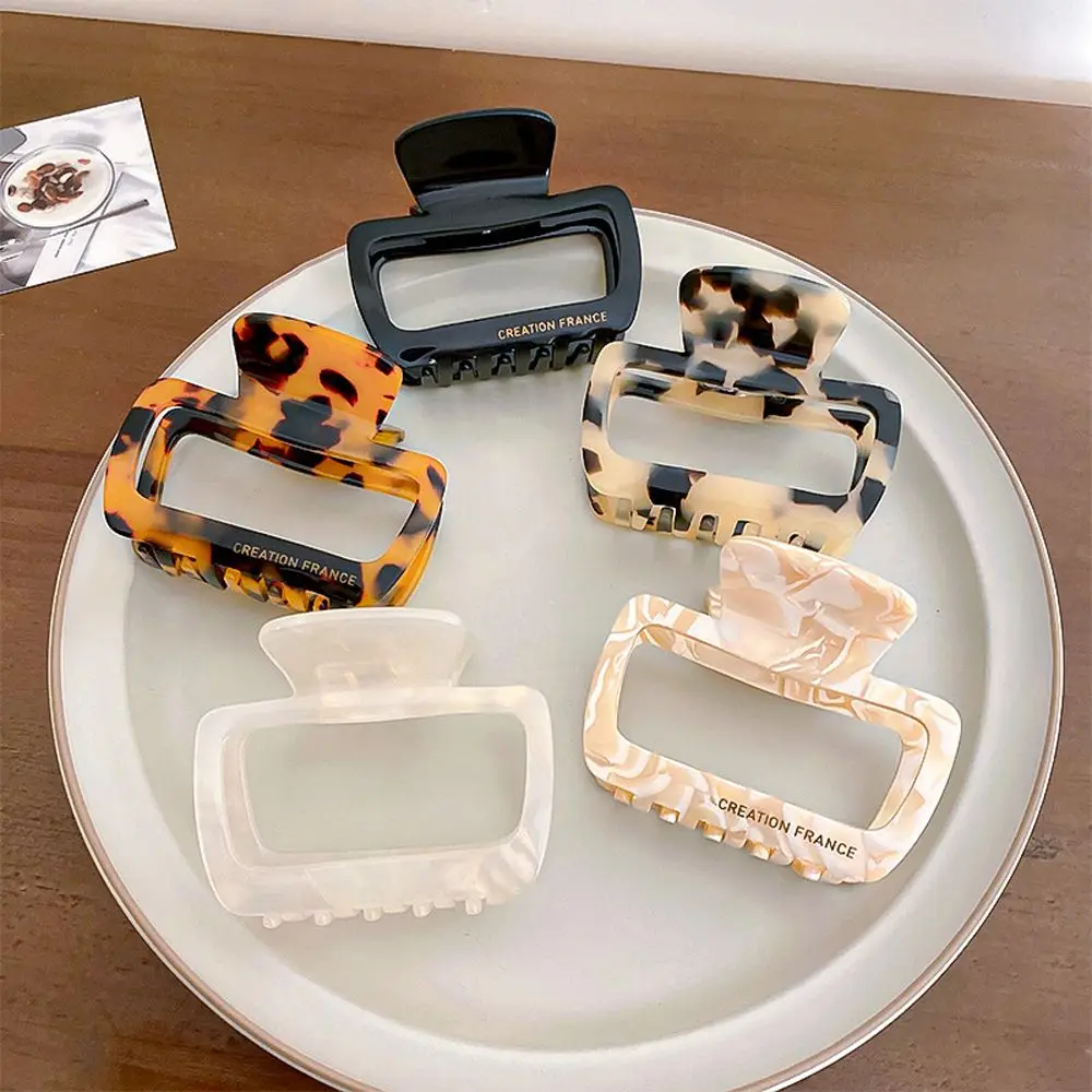 

Элегантная акриловая Геометрическая полая заколка для волос, винтажная застежка для волос для девочек, квадратная заколка для акулы, держа...