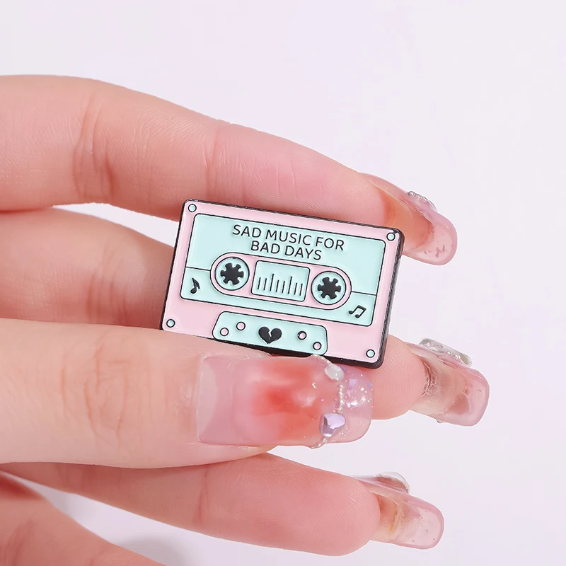 Винтажные эмалированные булавки с лентой на заказ броши DEJA VU HUH значки лацканах