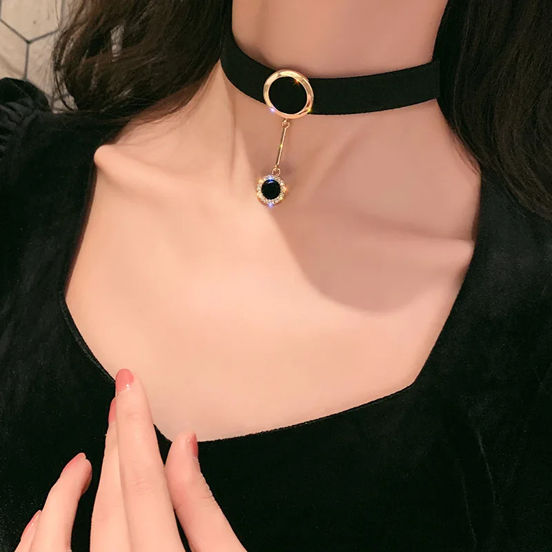 

2022 New Korean Sexy Black Inlaid Zircon Clavicle Chain Women Personality Fashion Short Necklace Party Jewelry Birthday Gift