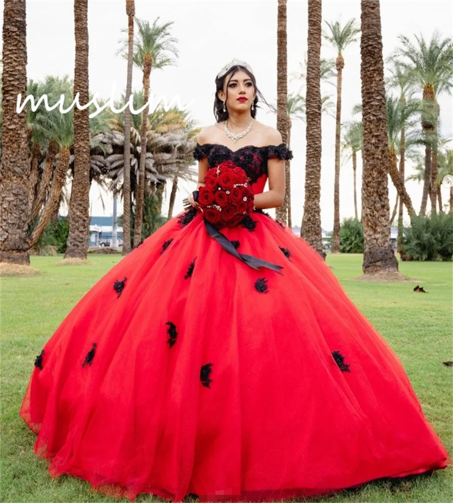 Мексиканские красные с черным платья для Quinceanera 2024 Charro открытыми плечами и