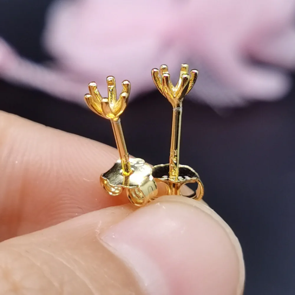 Серьги-гвоздики из серебра 925 пробы с 6 зубцами