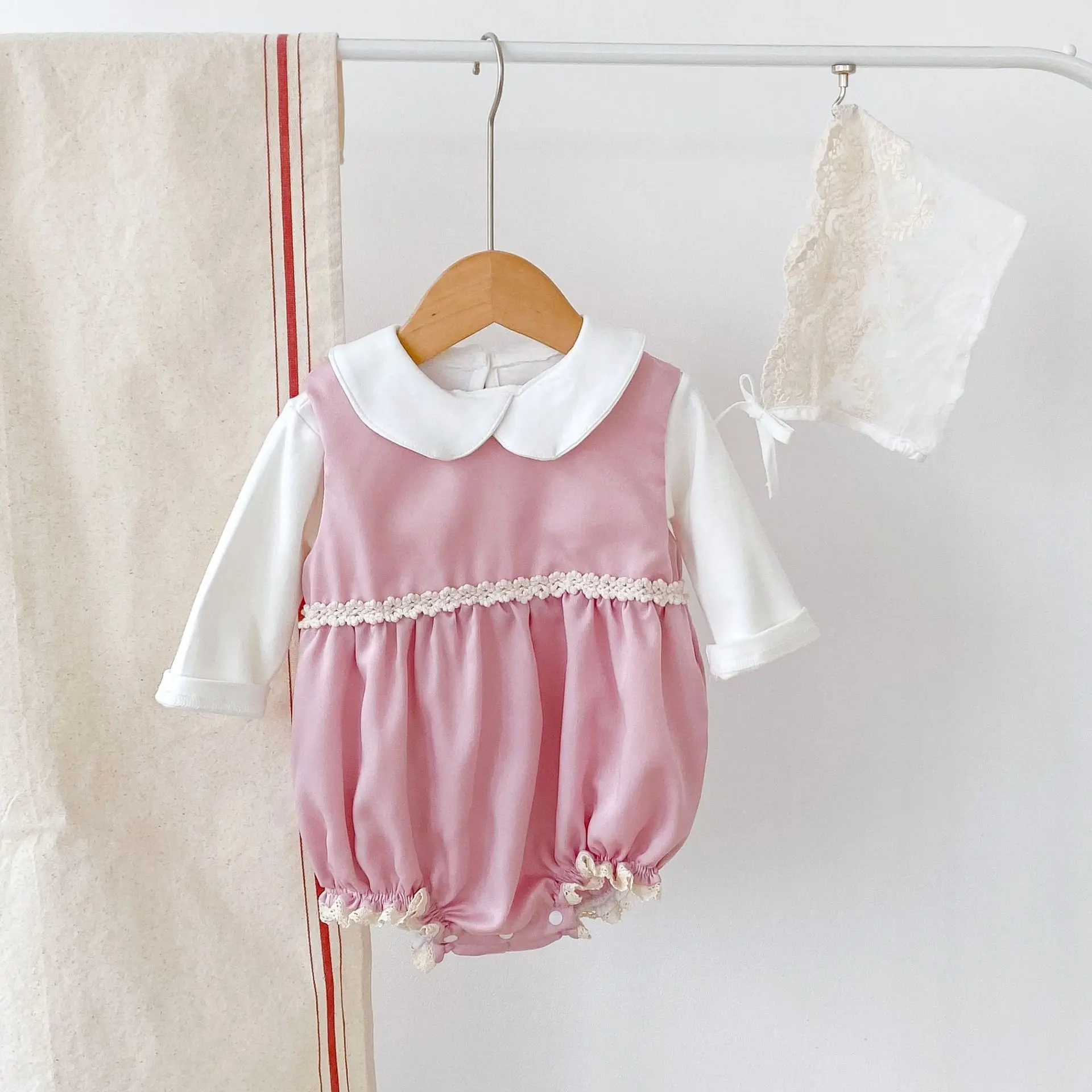 2022 Spring and Autumn Infant One Piece Girls Baby Lace Velvet Double Vest Romper Triangle Romper Hat