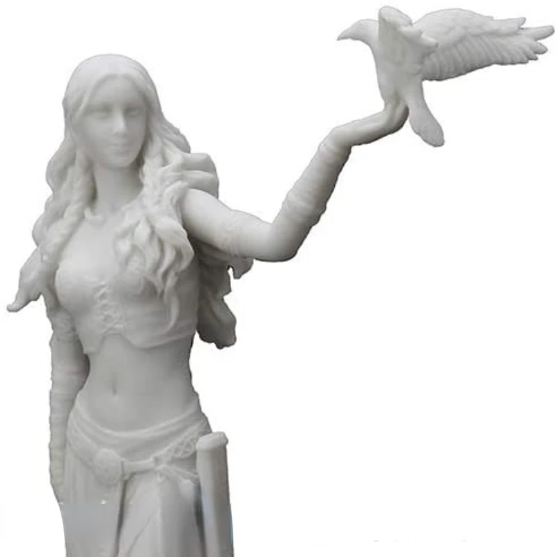 Статуя богини таинственной с вороной и мечом статуэтка ведьмы Декор настольное