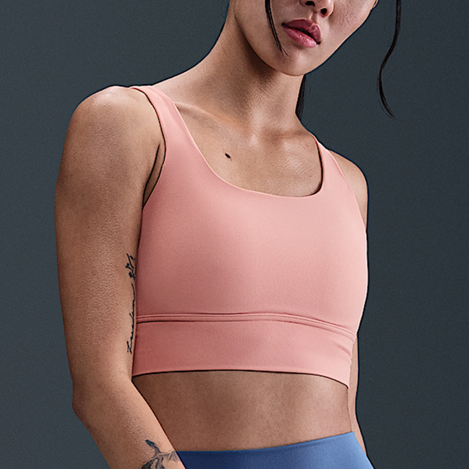 Фото Оригинальное женское спортивное тренировочное белье Nike Zenvy с перфорацией для вентиляции DO6620-685 №1