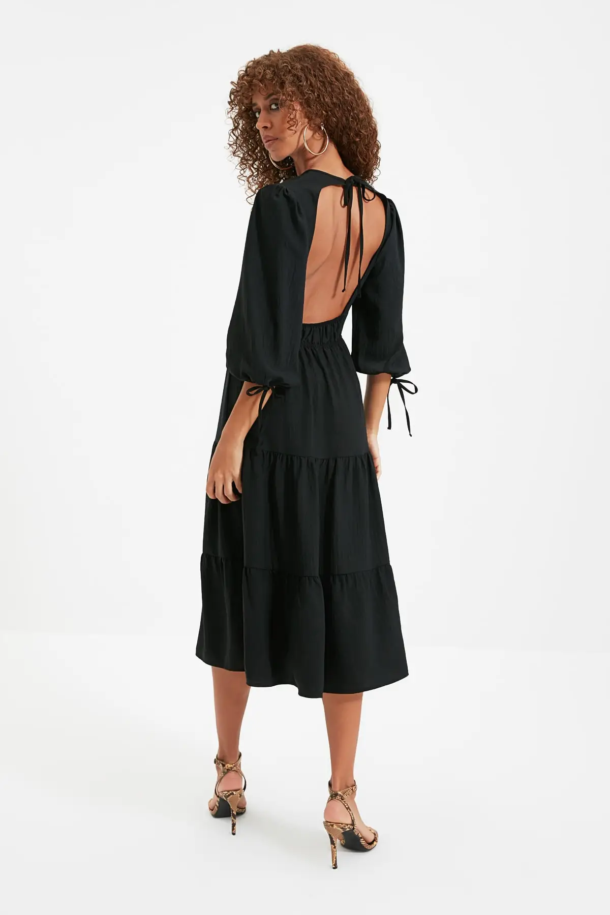 

Trendyol Back Low-Cut Dress TWOAW22EL0495