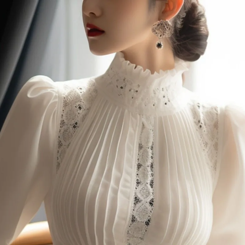 Женская блузка с высоким воротником