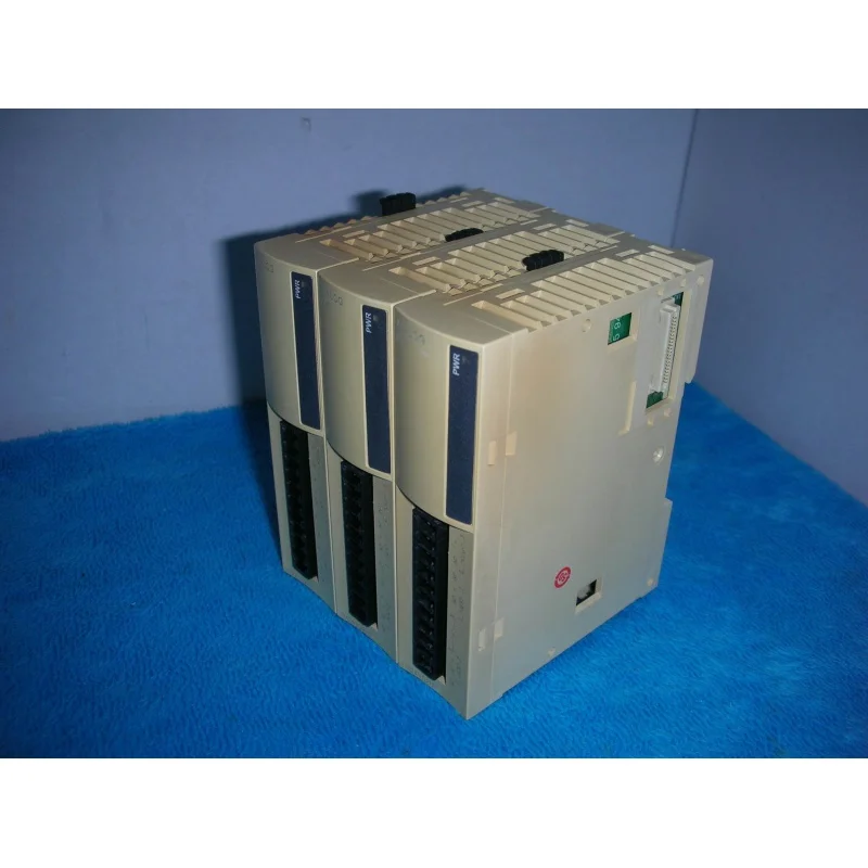 

1 шт., Schneider TM2AVO2HT