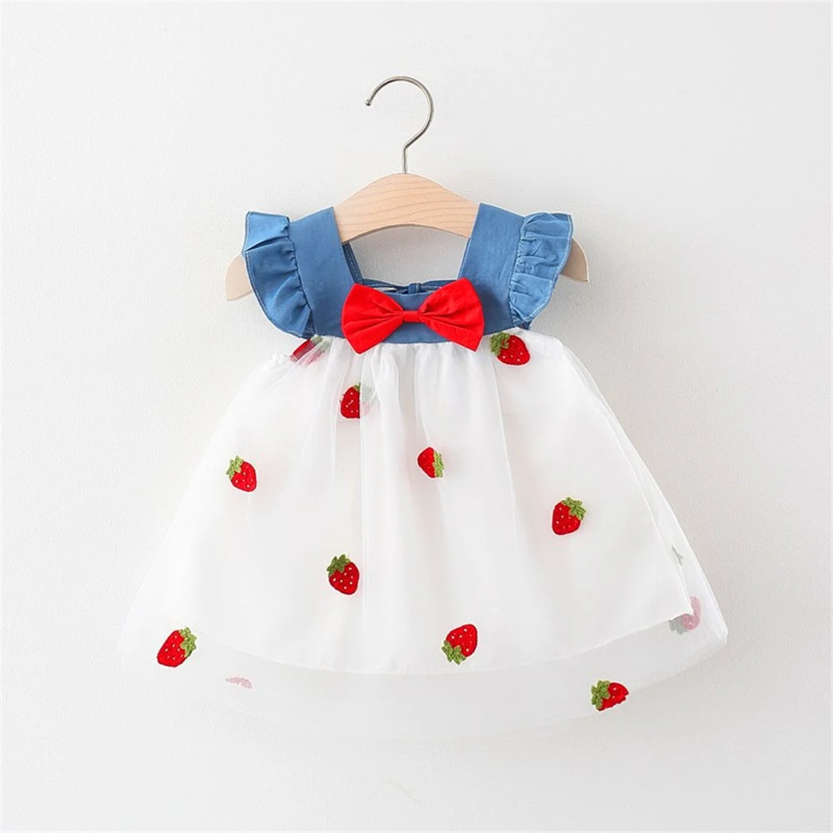 

Summer Baby Girl's Dress New denim patchwork strawberry mesh bow sleeveless daily knee-length skirt