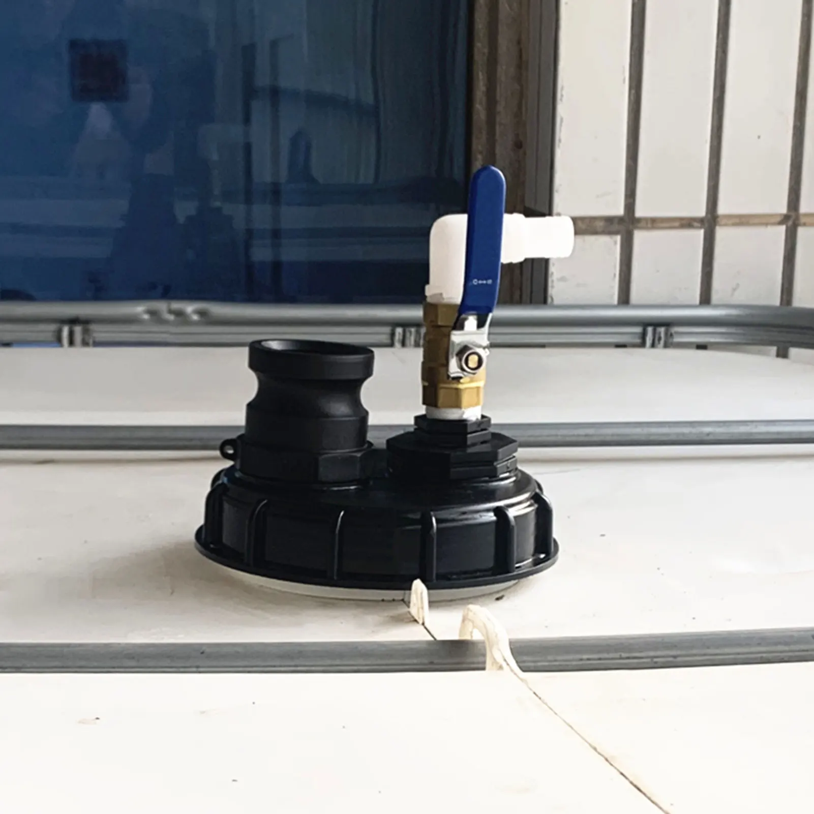 

IBC Ton Adapter Ton Cap Fitting Connector IBC Cap Cover Lid With 90-Degree Elbow Professional Hose Faucet Parts With Valve