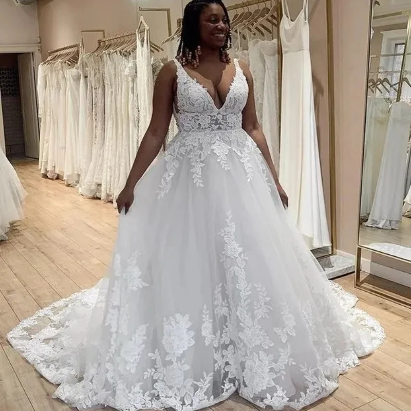 

Свадебное платье с V-образным вырезом, белого цвета