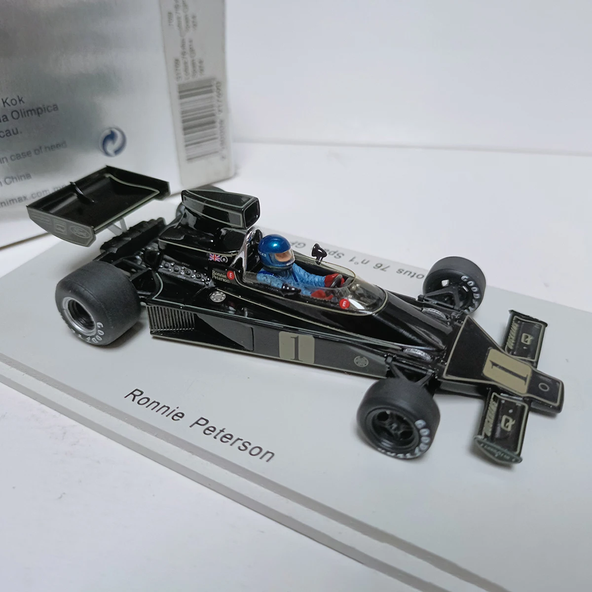 Фото Spark 1:43 Масштабная модель Lotus 76 из смолы # Гоночные модели автомобилей Испания ГП 1974, классика, ностальгия, подарки для взрослых, сувенир, статичная модель для демонстрации. №4
