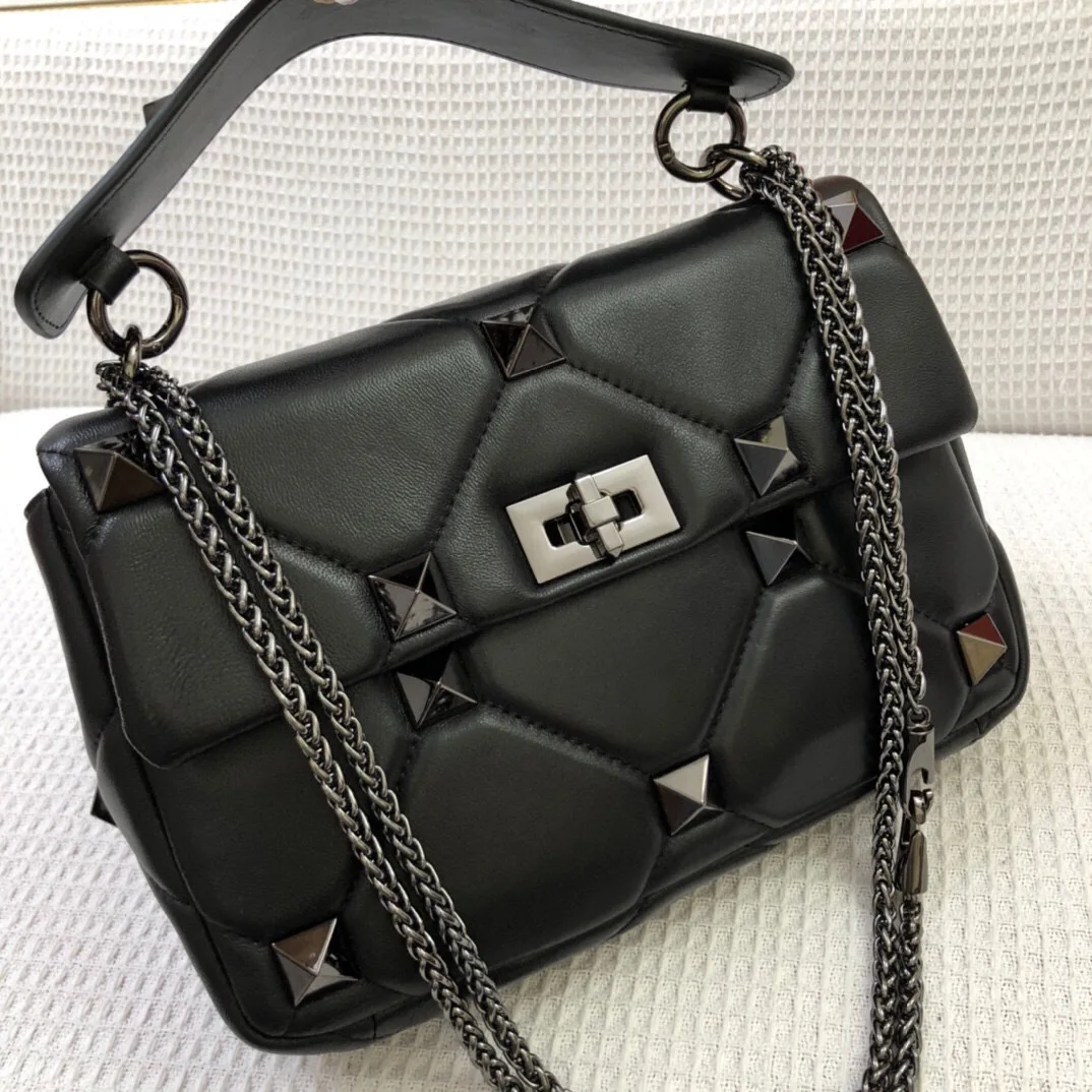 

2022 New Classic Design Luxury Chain Bag Leather Messenger Bag Large Diamond Lock Shoulder Bag Rivet Small Square Bag With Cover