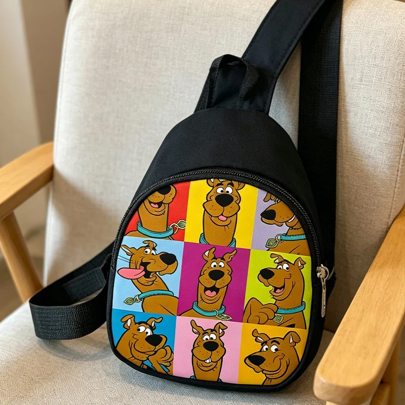 Фото Сумка-чехол Scooby Doo, миниатюрная, стильная, с изображением мультяшной собаки, для путешествий на открытом воздухе, портативная сумка через плечо, аниме-сумка с молнией для хранения телефона, подарок на день рождения. №1