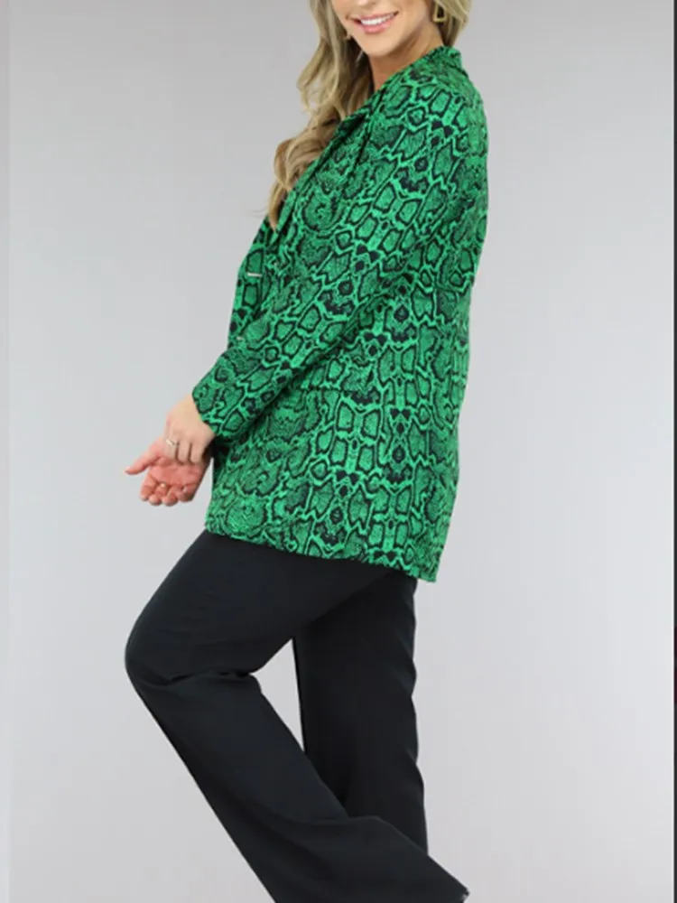 Рисунок 3 - Женский блейзер с принтом змеиной кожи