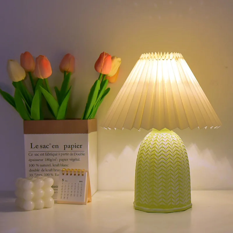 Creative Dimming Modern Simple Nordic Style Ceramic Table Lamp Pleated B&B LED Bedroom Bedside Study Small Night Light