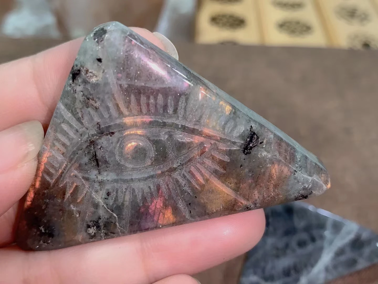 

Natural Labradorite teTriangle The Eye of Horus Feng Shui Decor Witchcraft Ornament Spiritual Reiki Meditation