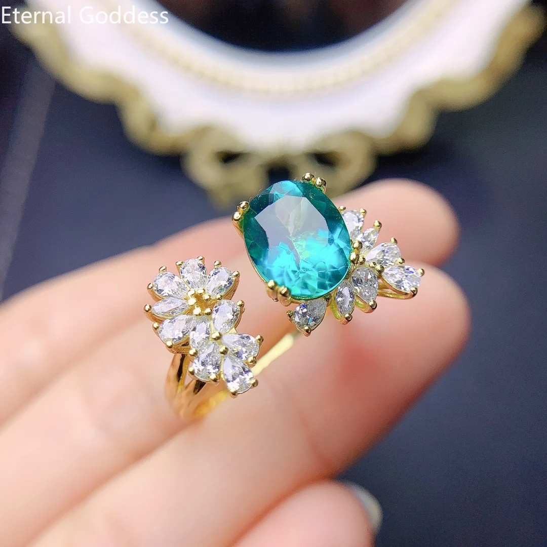 Женское кольцо с голубым топазом 8*10 мм |