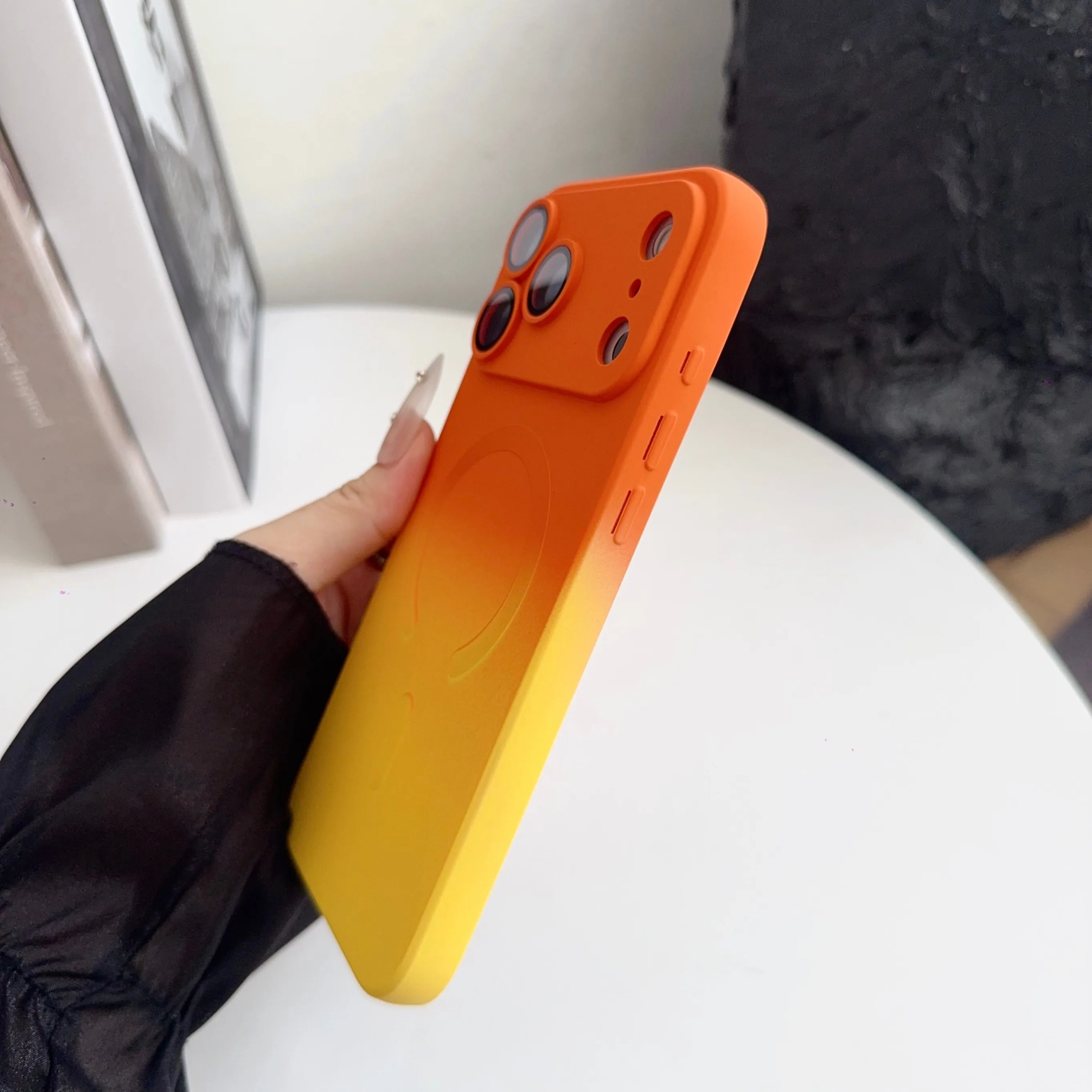 Фото Мягкий магнитный чехол из ТПУ для MagSafe для iPhone 17 Air 16 E 15 14 Plus 13 12 11 Pro Max, двухцветный градиентный силиконовый простой чехол для телефона №3