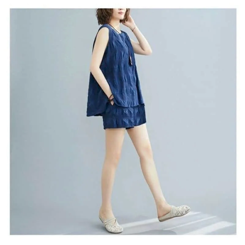 Однотонный комплект с шортами свободная футболка без рукавов круглым вырезом и