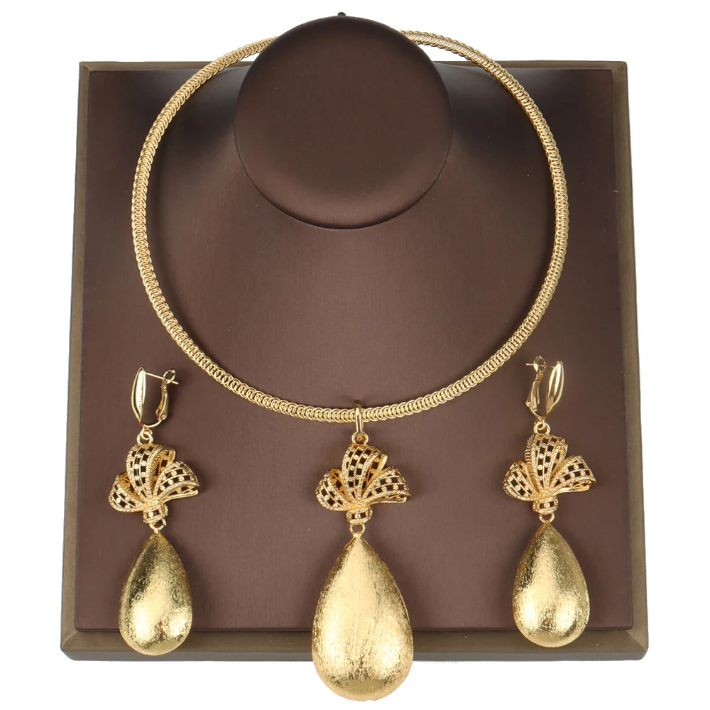 

Fashion Jewelry Sets Earrings and Pendant Set For Women Necklace 2022 New Design Copper Gold Color Geometric Wedding Party Gift