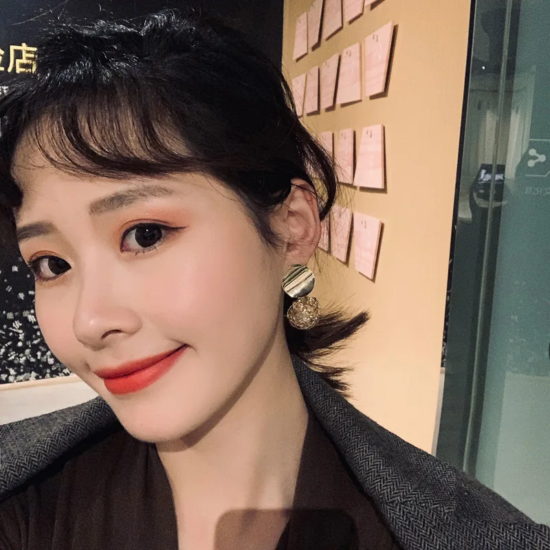 

Vintage Retro Geometric Earrings Simple Woven Ball Pearl Stud Earrings Metal Accessories Women