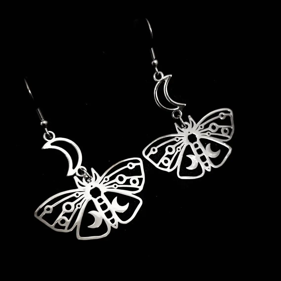 Серьги луна-мотылька: ювелирные изделия, готический аксессуар, аксессуары для goth, альтернативный подарок, луна, ведьма, косплей, фантазия, фея Серьги луна-мотылька: ювелирные изделия, готический аксессуар, аксессуары для goth, альтернативный подарок, луна, ведьма, косплей, фантазия, фея