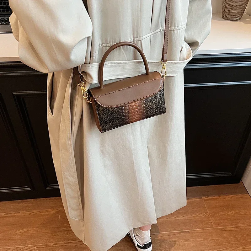 Женская сумка через плечо из ПУ кожи с текстурой под крокодила