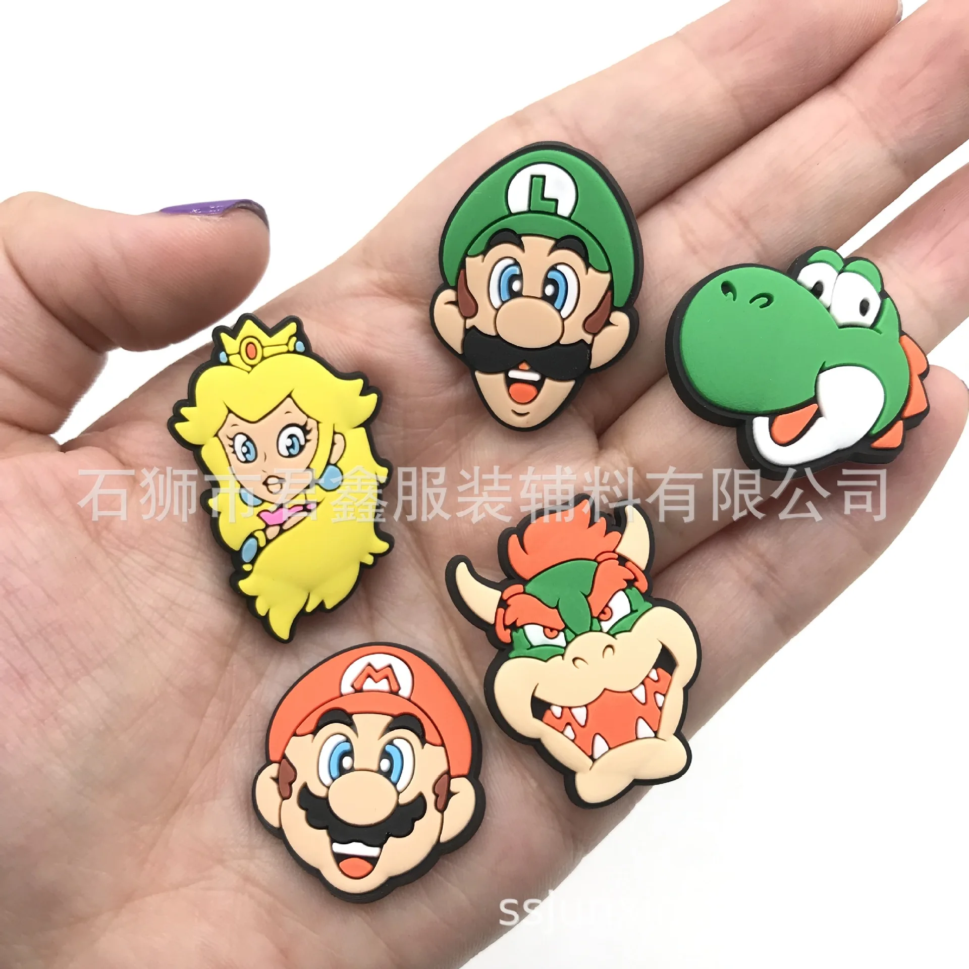 1pcs Super Mario Shoe Buckle Adventure Game Princess Dinosaur Thong PVC Cartoon Crocs Accesoires Charms Kids Party X-mas Gifts