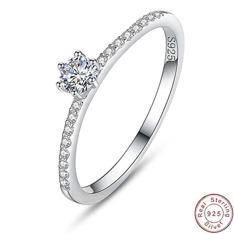 Женское кольцо из серебра 925 пробы с фианитом