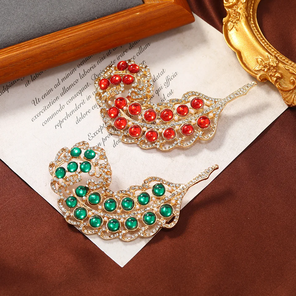 

Classic Big Size Resin Stone Solid Color Leaves Badges Pins For Women Lady Vintage Exquisite Suit Office Brooches Corsage Gift