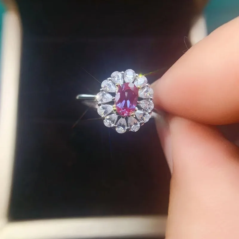 Женское кольцо из серебра 925 пробы с Александровым камнем