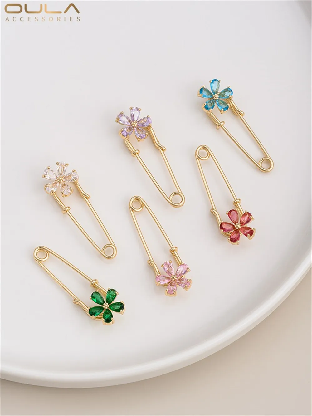 Брошь из циркония с инкрустированным золотом 14 к в форме цветка